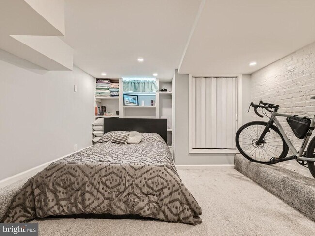 Building Photo - 26 S Curley St