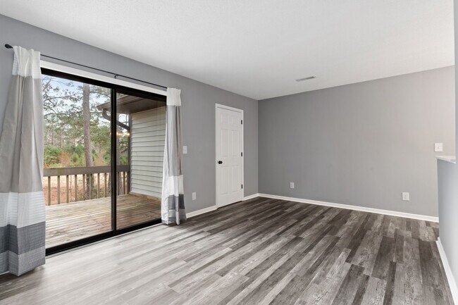 Building Photo - 310 Country Club Villa Dr