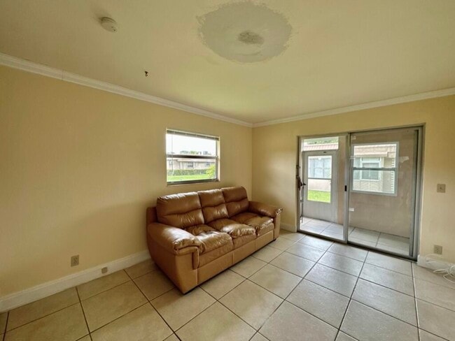 Building Photo - 301 Seville Dr