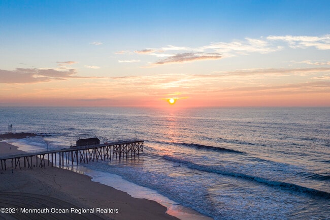 Building Photo - 903 Ocean Ave N