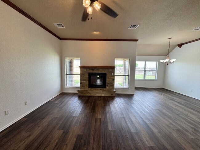 Building Photo - Brand new updates , spacious and a true 4 bedroom home in a gated community in Newcastle! Call us...