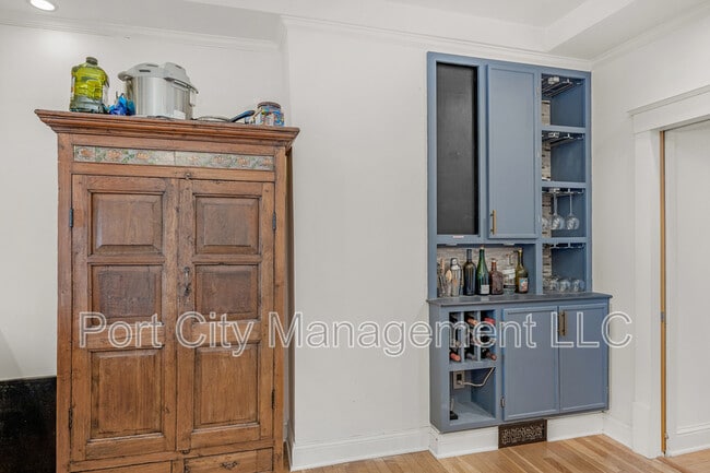 Building Photo - 210 S Bouldin St