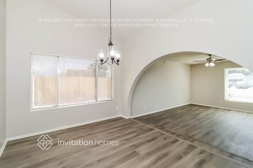 Building Photo - 6142 W Sunnyside Dr