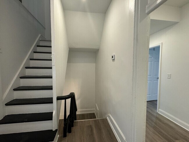 Building Photo - 7 Bed/3 Bath Mins. from UC Campus $750/pp ...