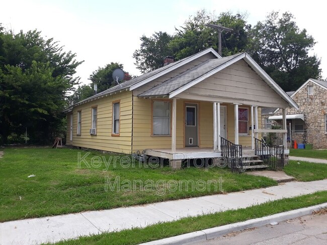 Building Photo - 1532 E 7th St
