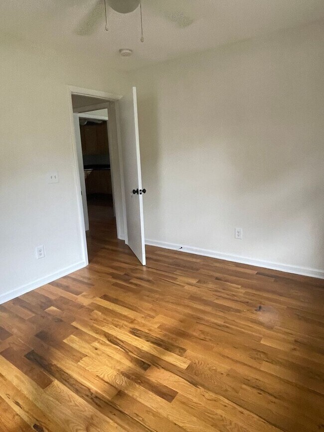 Building Photo - 1036 Seymour Ave