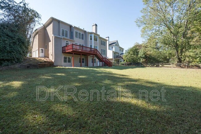 Building Photo - 841 Lakeglen Dr