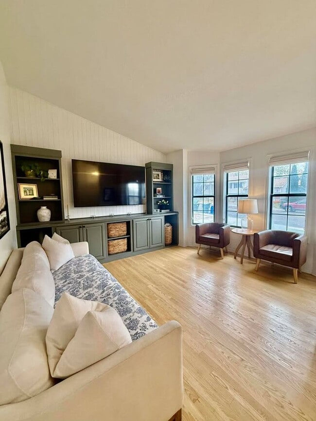 Building Photo - Updated Highland Area Home for Rent