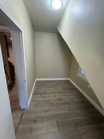 Building Photo - 8364 S Brandon Ave