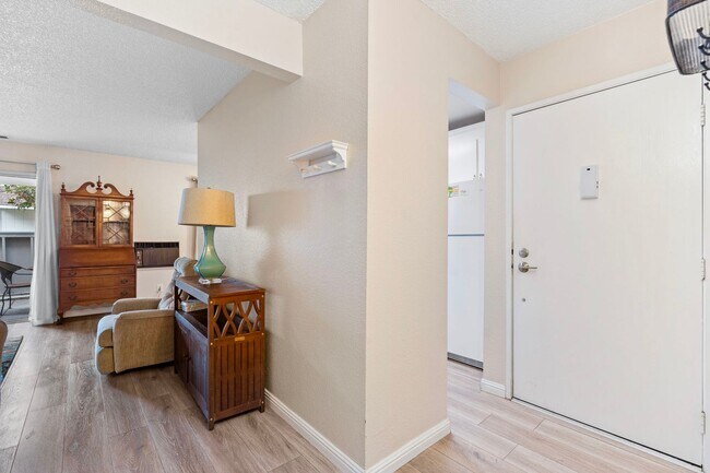 Building Photo - Fully Furnished 1BR/1BA Condo in Carson City
