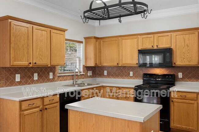 Building Photo - 12427 Oakton Hunt Dr