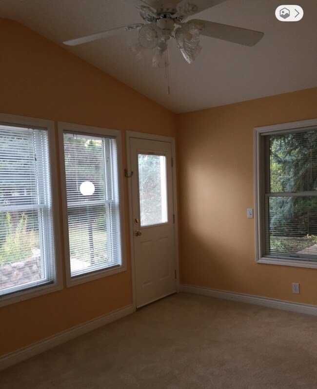 Building Photo - Cozy 1 bedroom/1 Bathroom w/ Office Private Townhome in Littleton!