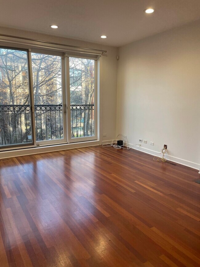 Building Photo - 1024 N Honore St