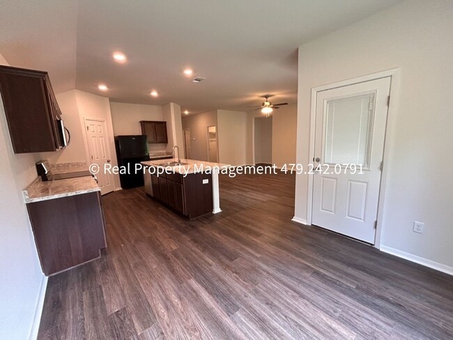 Building Photo - 10640 Cedar Wy