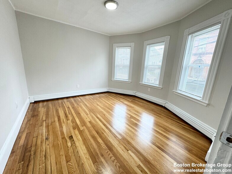 Building Photo - 57 Burrell St