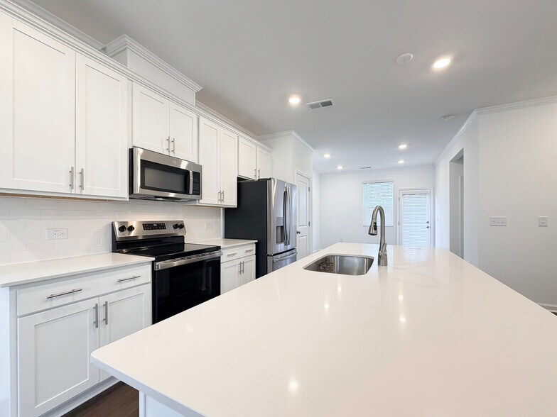 Building Photo - 3611 Elm Grove Ln