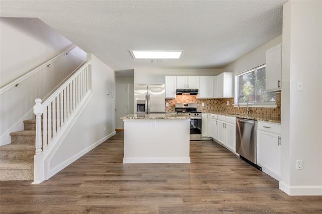 Building Photo - 2160 Glenhaven Dr