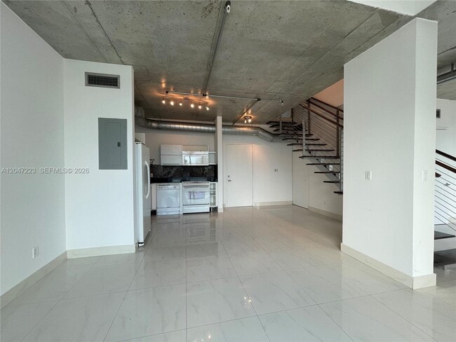 Building Photo - 690 SW 1st Ct