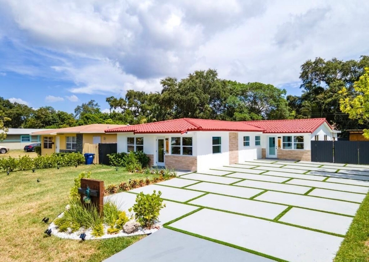 Building Photo - 1521 NE 148th St