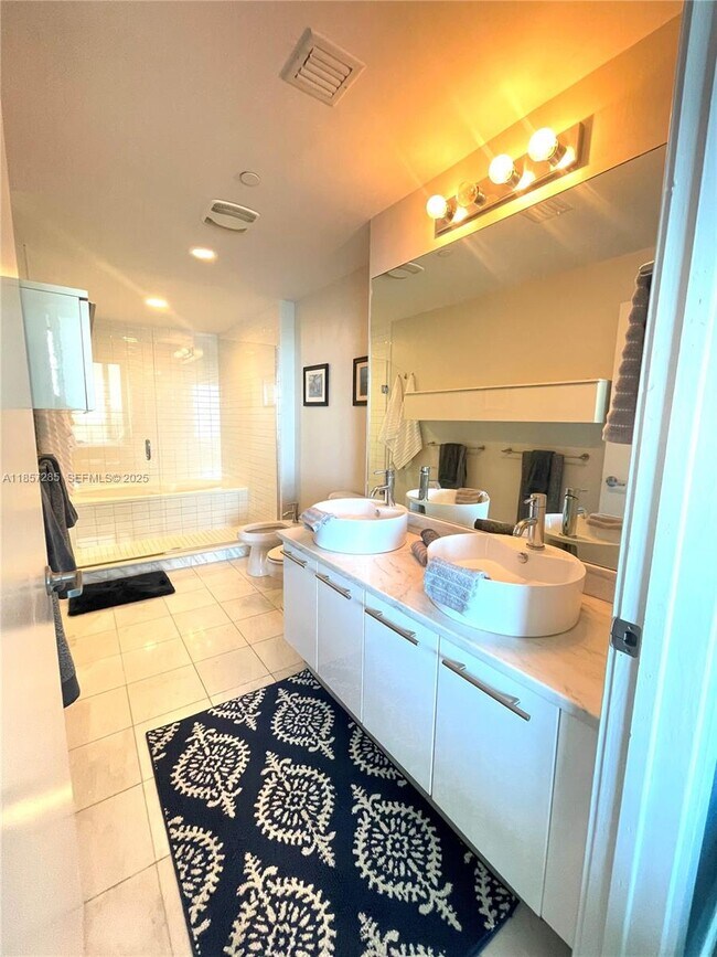 Building Photo - 888 Biscayne Blvd