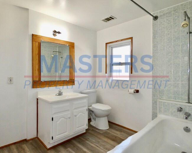 Building Photo - 1026 Oakwood Ave