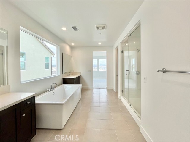 Building Photo - 27511 Elderberry Dr