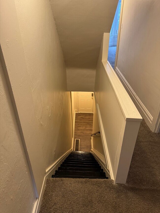 Building Photo - 1559 W King St