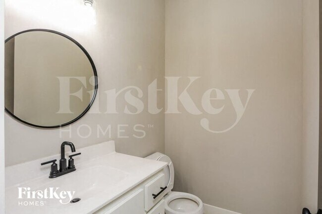 Building Photo - 2217 NE Janessa Dr