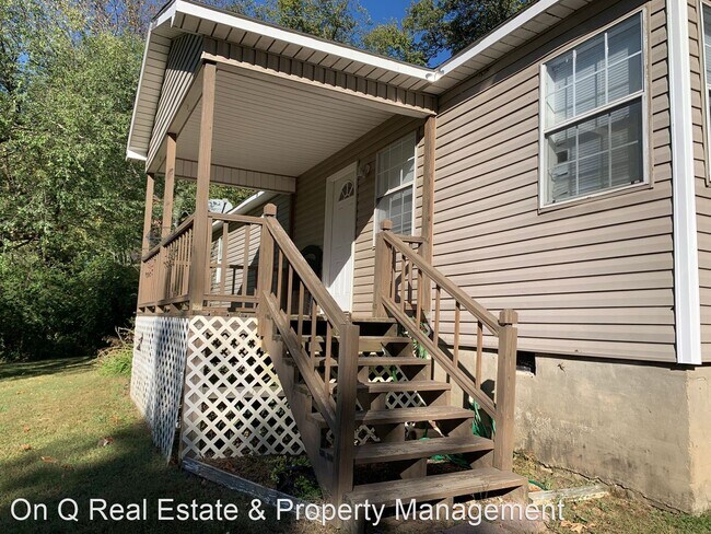 Building Photo - 3 br, 1 bath House - 104 E. Lawson Road