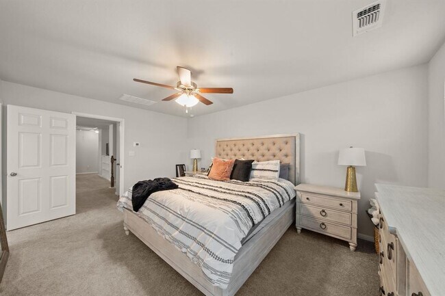 Building Photo - 3200 College Park Dr