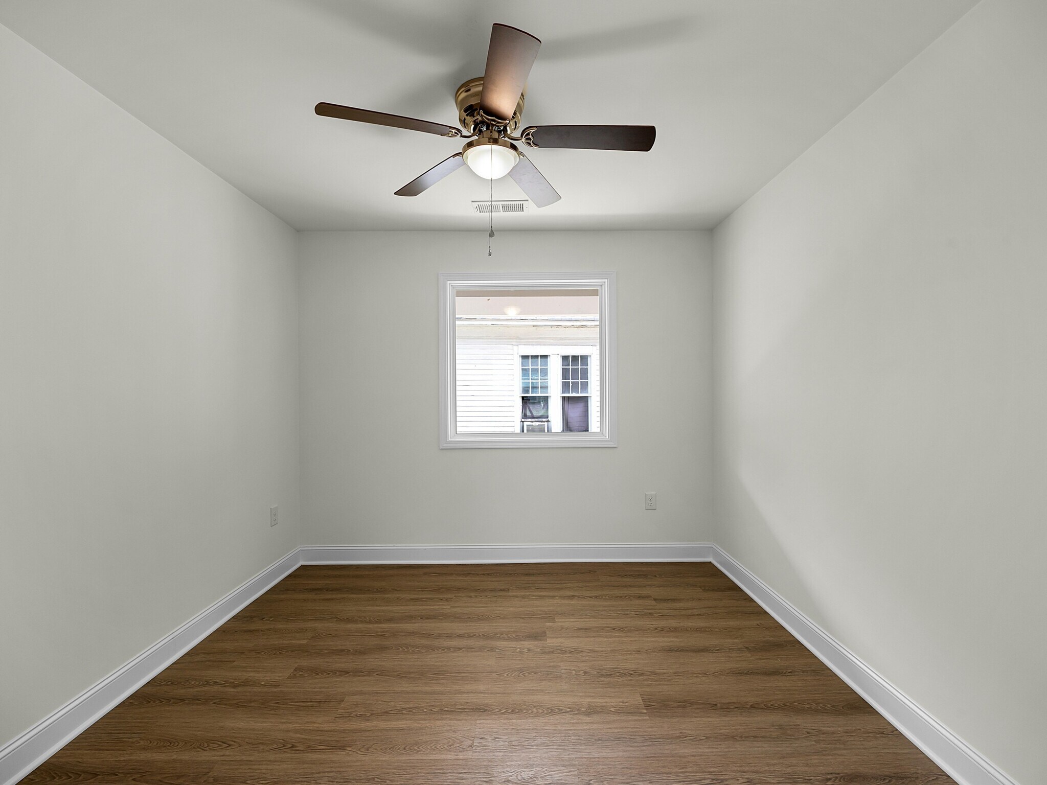 Building Photo - 307 W King St