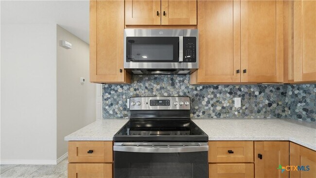 Building Photo - 1409 Highland Dr