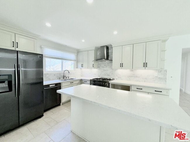 Building Photo - 23744 Hartland St