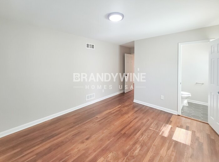 Building Photo - 1822 Dearing Rd