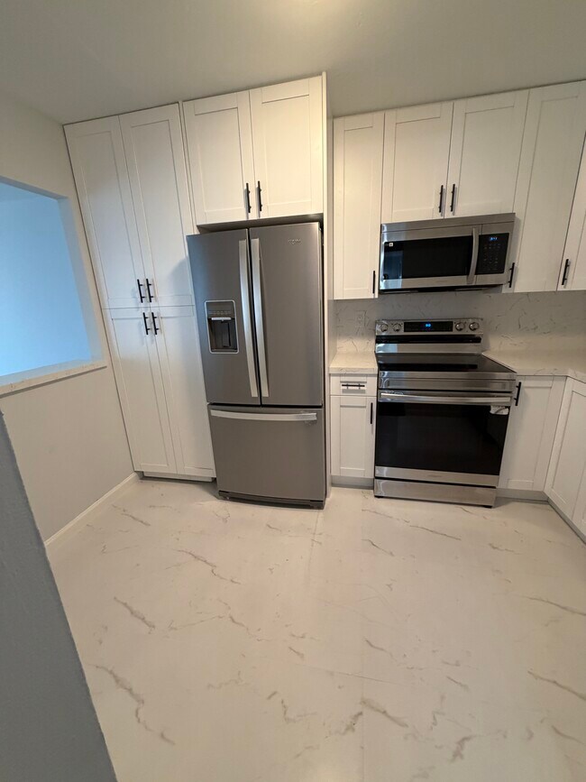 Building Photo - 1865 Brickell Ave