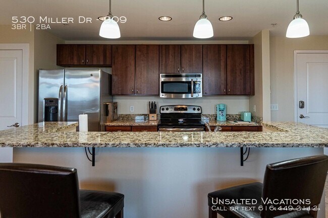 Building Photo - Grand Landing Condo