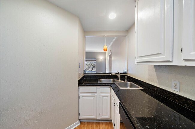 Building Photo - 2207 S Braeswood Blvd