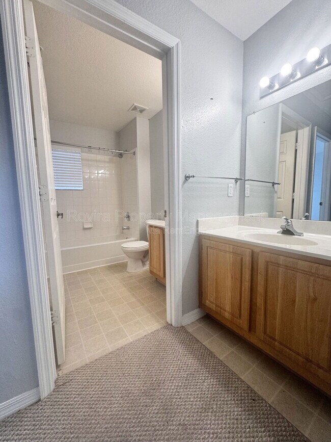 Building Photo - 4000 Venetian Bay Dr