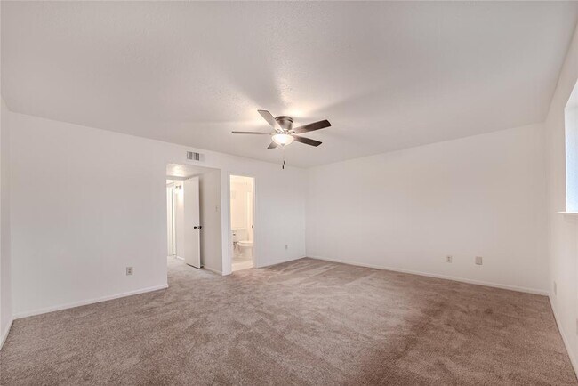 Building Photo - 1803 Country Village Blvd
