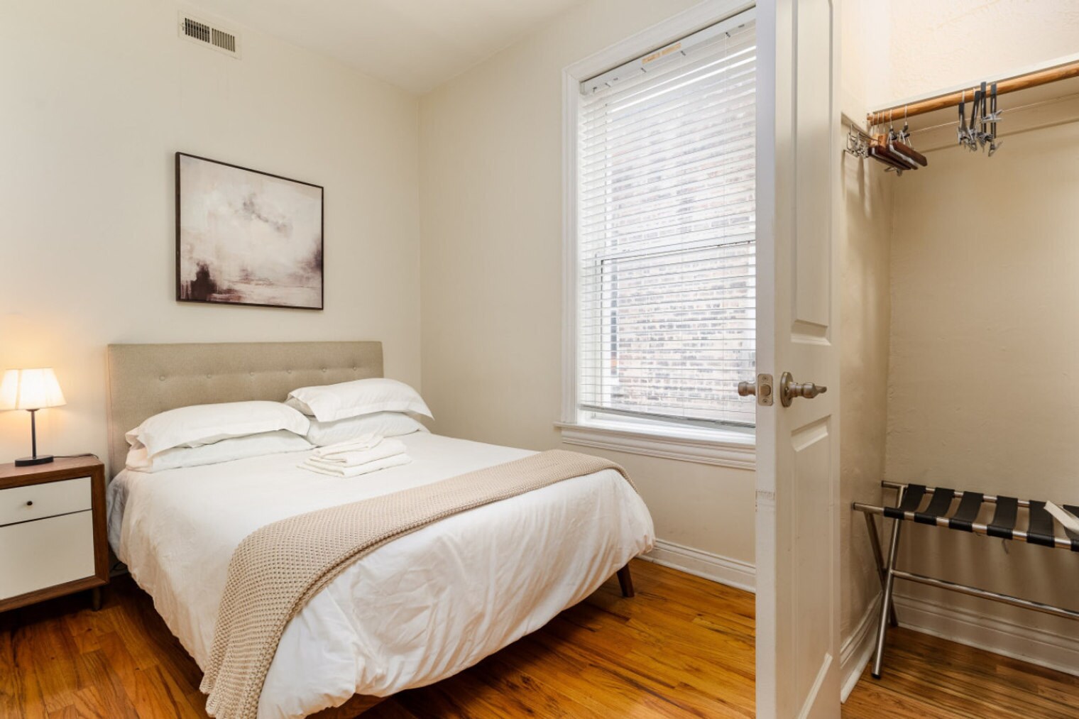 Building Photo - 2149 W Division St