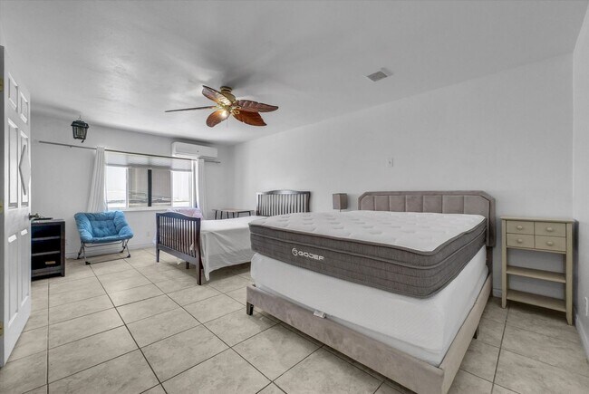 Building Photo - 5958 Quiroz Dr