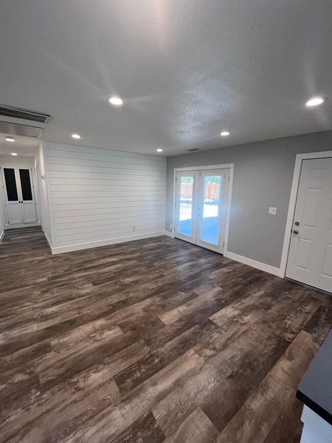 Building Photo - BEAUTIFUL 3 BEDROOM HOME IN ELVERTA!!