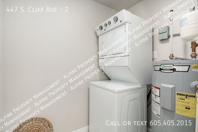 Building Photo - 447 S Cliff Ave