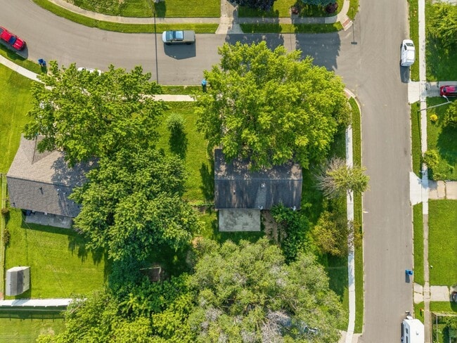 Building Photo - 836 Eastmont Dr