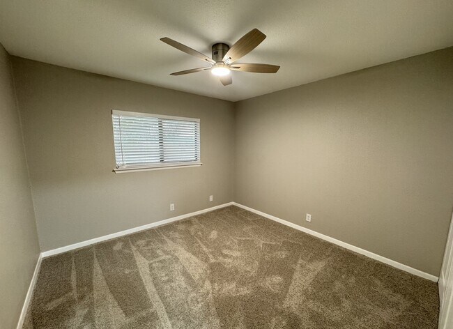 Building Photo - 4023 Briar Hollow St