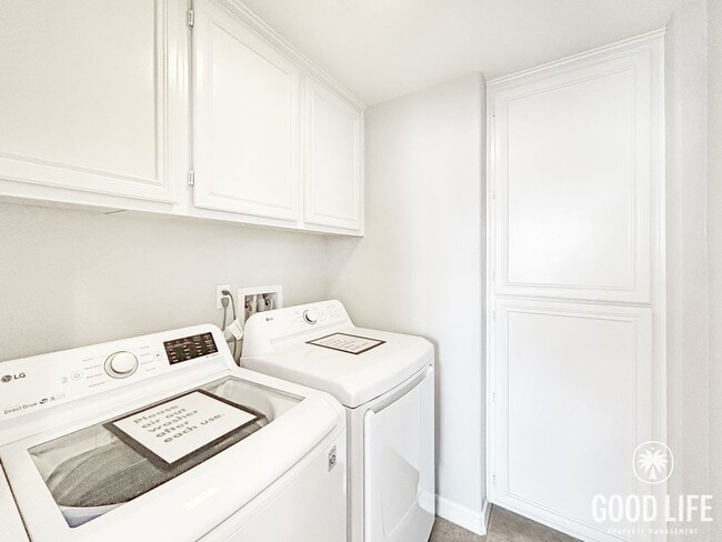 Building Photo - Beautiful 3BD/3BA w/ A/C, In-Unit Laundry, and 2-Car Garage in Bay Park!