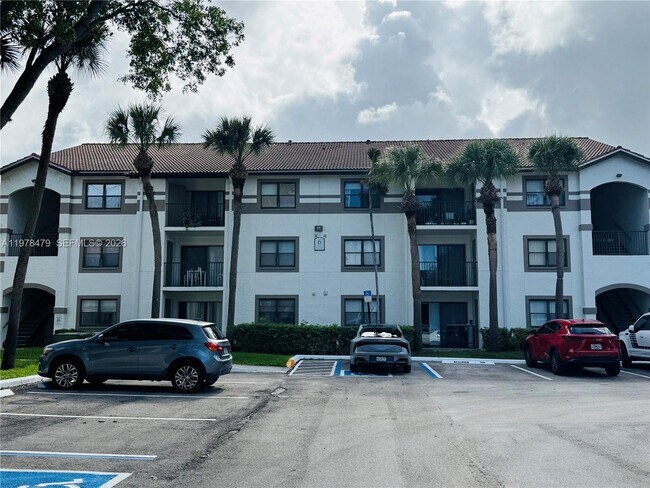 Building Photo - 570 S Park Rd