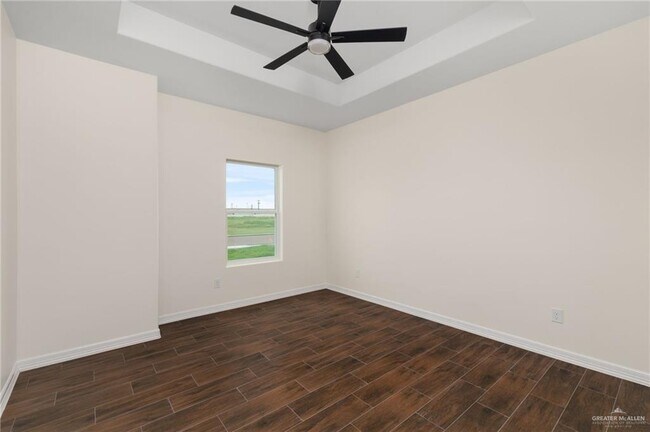 Building Photo - 14 Fairway Dr