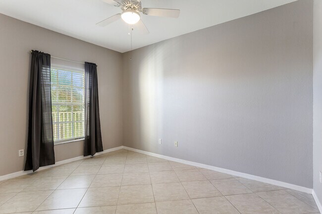 Building Photo - 9165 Celeste Dr