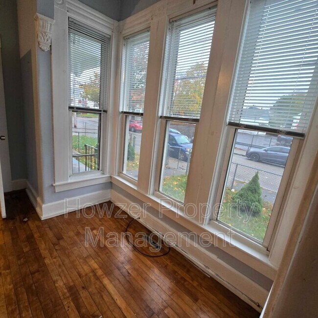 Building Photo - 14-18 Chester Ave